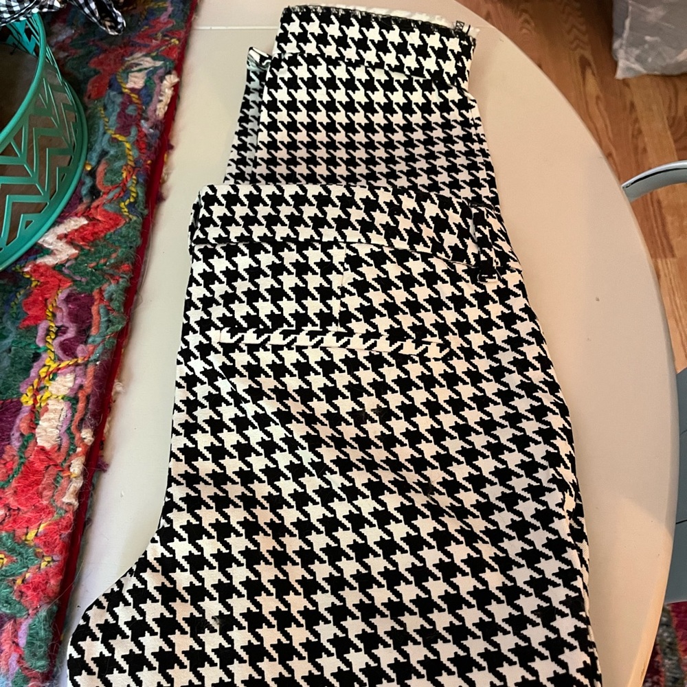 Size 8 old navy pixie pants houndstooth
